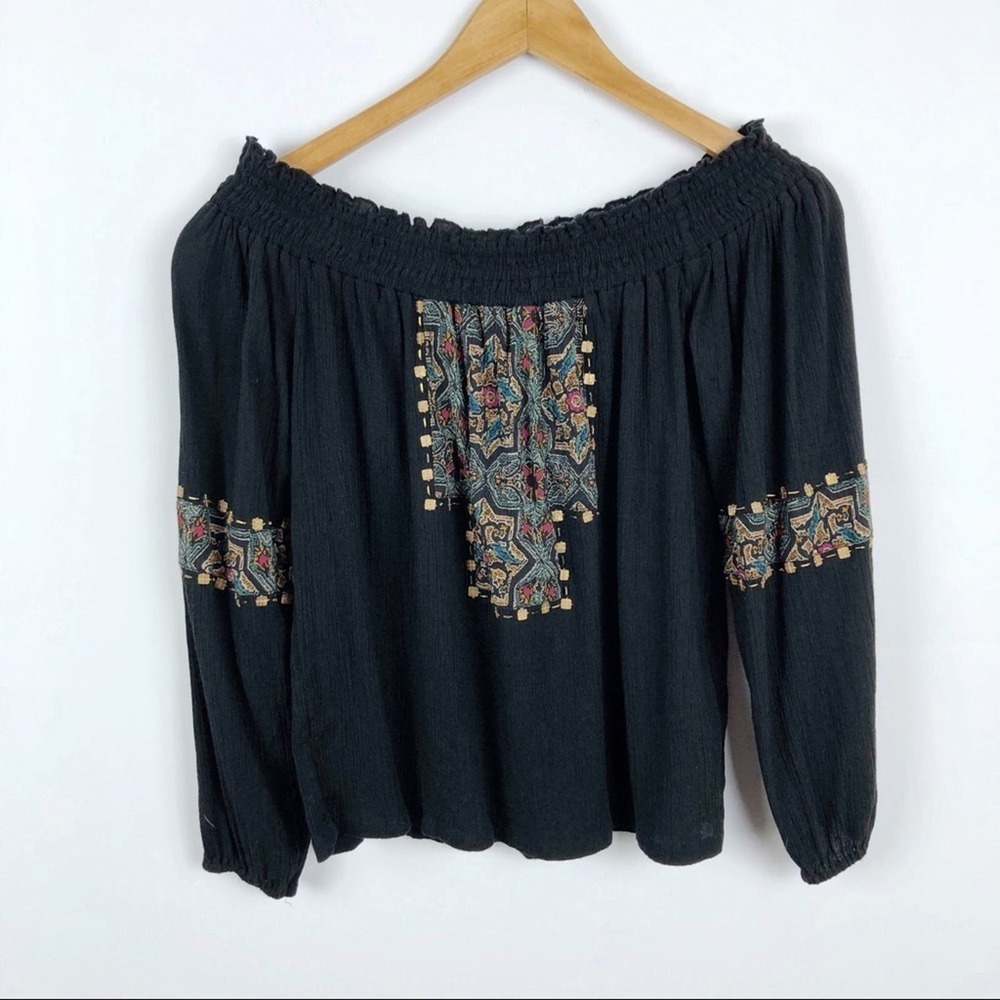 Hollister off shoulder top tribal print Size Small